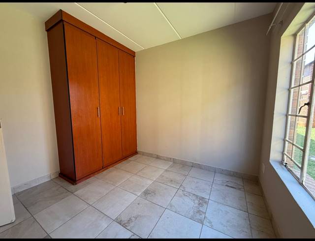2 BEDROOM APARTMENT FOR SALE IN WATERVAL EAST